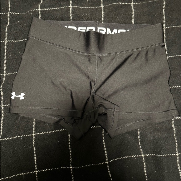 Women’s size large gently worn under armour shorts - Picture 1 of 1
